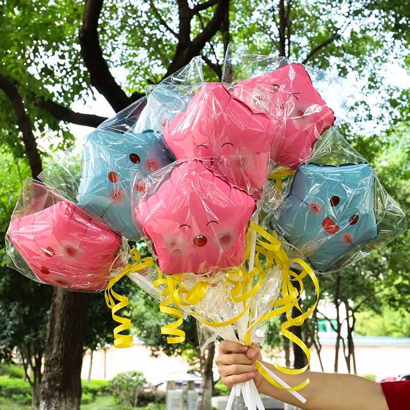 Handheld travel balloon