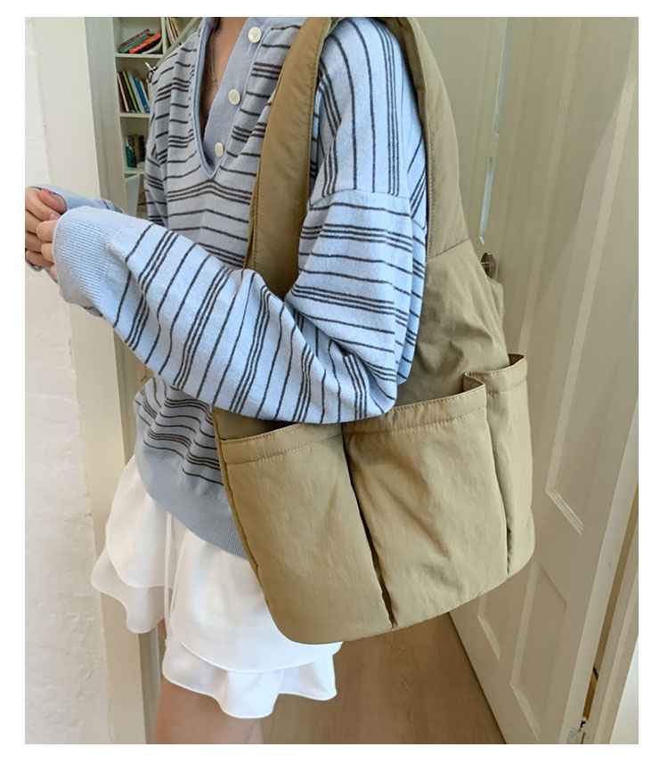 Single-shoulder underarm bag, large-capacity tote bag, versatile nylon fabric bag for women, new pleated multi-pocket commuter handbag undefined
