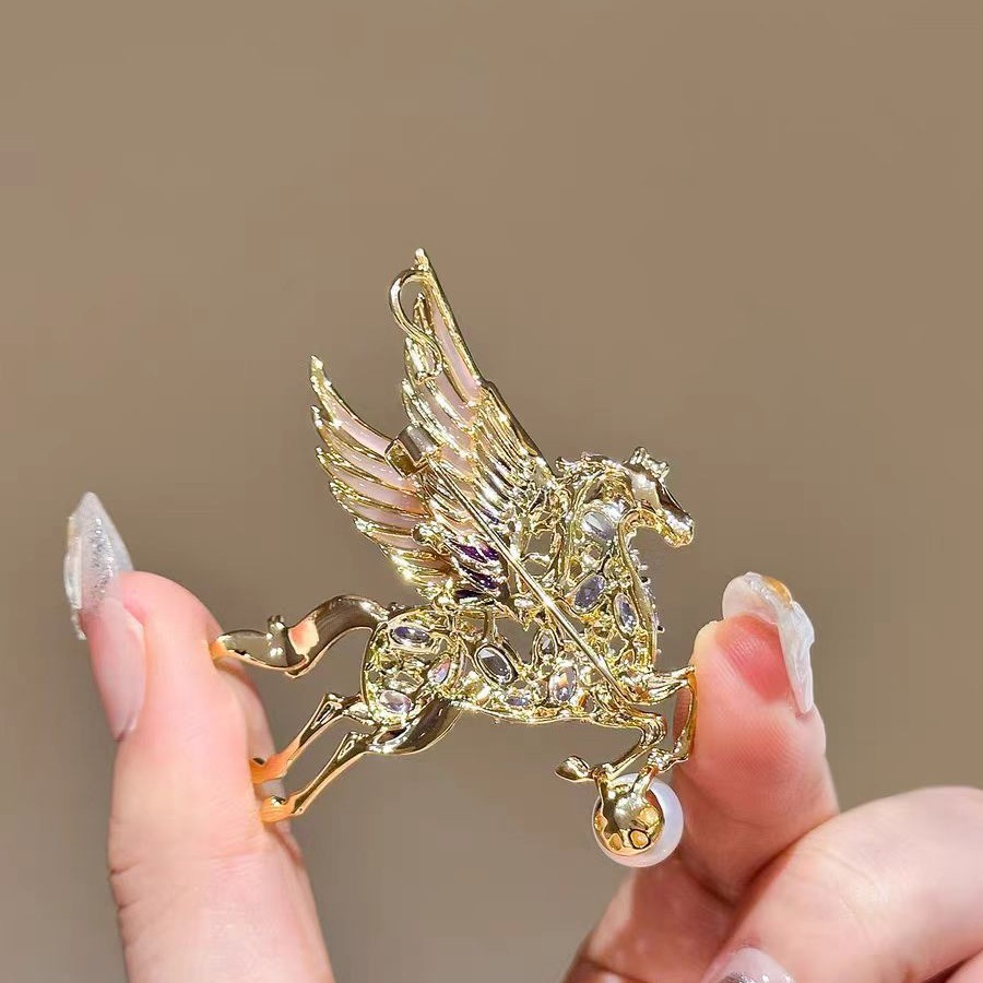 Broche perle pégase style chinois luxe accessoire de mode_voghion.com
