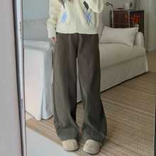 绿色加绒裤子女2026新款冬加厚直筒工装裤大码胖mm显瘦休闲阔腿裤