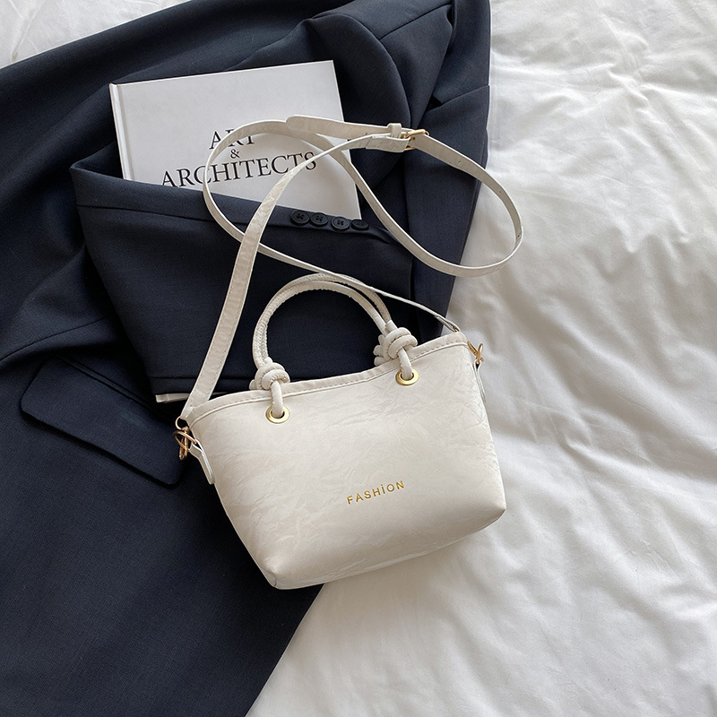 Tendencia versátil bolso de hombro 2025 nuevo estilo de moda casual bolso de cubo de mano para mujeres coreanas bolso de mochila simple para mujeres