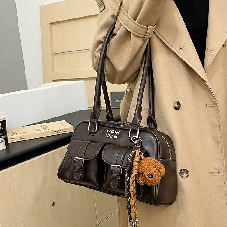 디자인 작은 가방 2024 새로운 패션 INS 패션 어깨 가방 레저 가방 클래스 통근 가방 외국 스타일