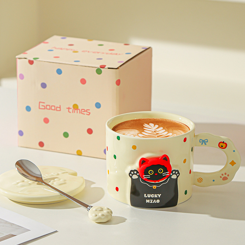 Cute gato taza de cerámica con cubierta cuchara taza de café taza de agua taza de pareja regalo de mano al por mayor alto valor facial