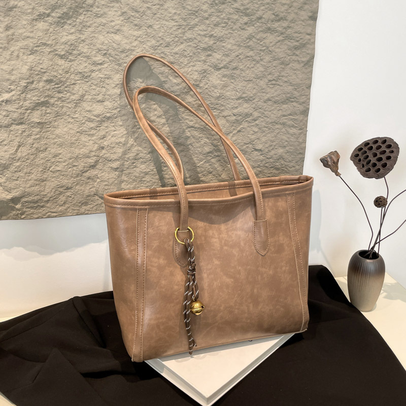 Retro alta sensación de bolso especial para mujeres 2025 nuevo otoño y invierno versátil de gran capacidad para estudiantes de clase bolsa de viaje de hombro