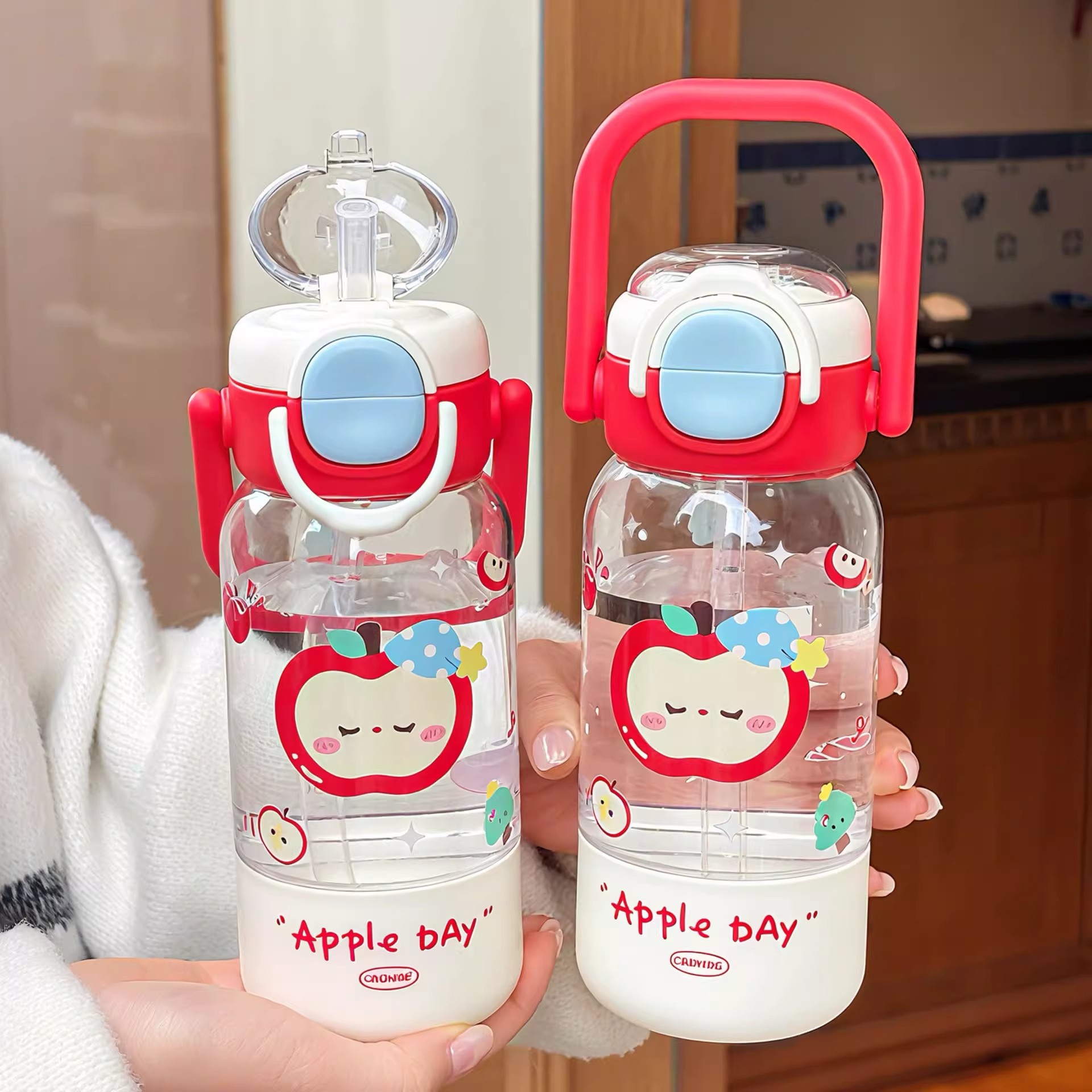 Taza de agua original de manzana roja para mujeres 2026 nueva taza de alto valor de mano de verano anti-caída taza de paja portátil para niños