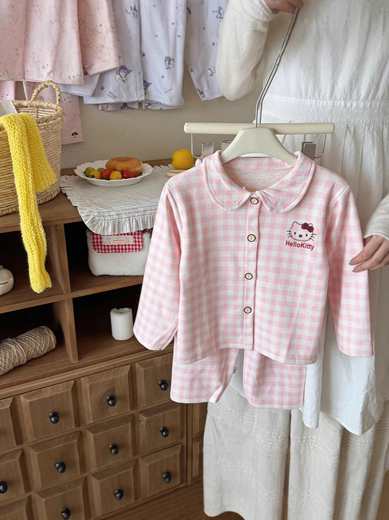 Niños primavera y otoño pijamas de terciopelo niños dibujos animados manga larga juego de ropa de casa dos juegos de cardigans con solapa