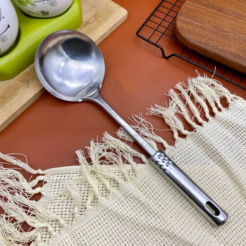 フライパンはステンレスの調理器具セットを厚くします。|undefined