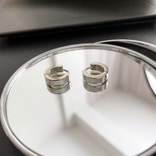 High-grade shell ear studs titanium steel non-fading fashion design style internet celebrity versatile women's ins style earrings trend 