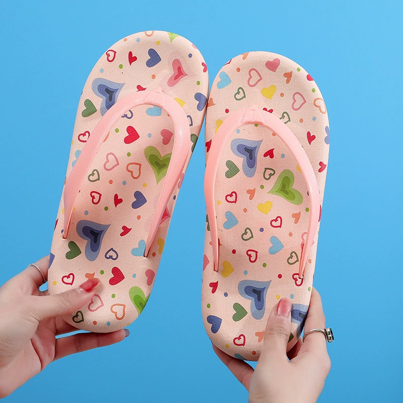 Модные женские шлепанцы для женщин, удобные нескользящие тапочки на мягкой подошве для летней верхней одежды, универсальная и классная пляжная повседневная обувь для женщин.