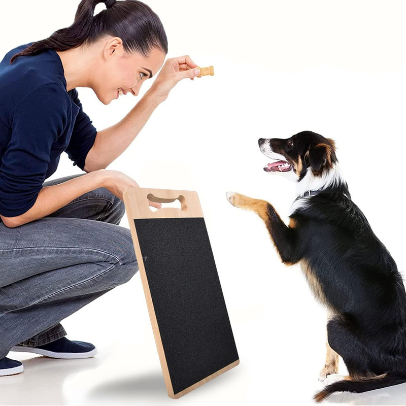 Cross-border pet supplies creative dog scratch board wooden dog nail scraping sandpaper wear-resistant non-dandruff dog scratch board nail grinding