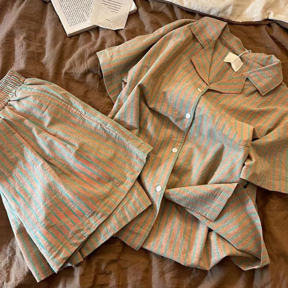 Qadın zolaqlı yay pijama dəsti, qısaqol şortlu