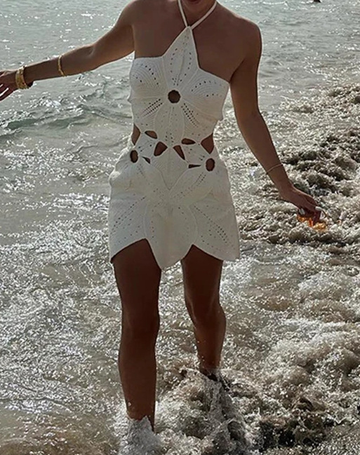 Gestricktes Damen Strandkleid Mit Neckholder Und Blumenmuster_voghion.com