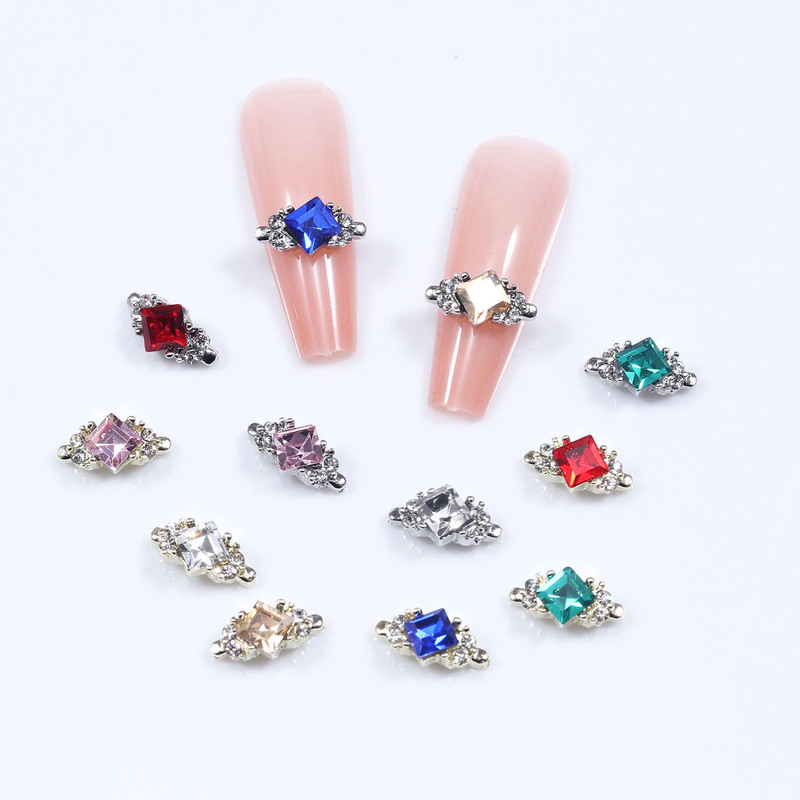 Chinese Palace-Style Nail Art Alloy Accessories, Light Luxury, Simple and Dazzling Emerald Diamond French Nail Wear Accessories Chinese Palace-Style Nail Art Alloy Accessories, Light Luxury, Simple and Dazzling Emerald Diamond French Nail Wear Accessories