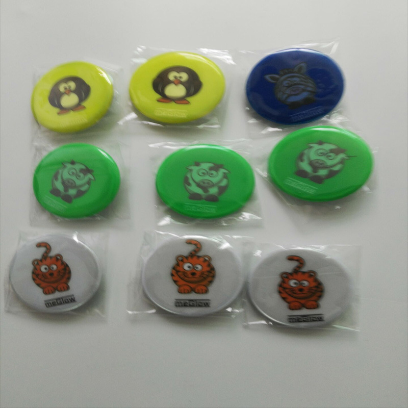 工厂批发卡通动物马口铁徽章反光装饰工艺品漫展周边金属反光徽章