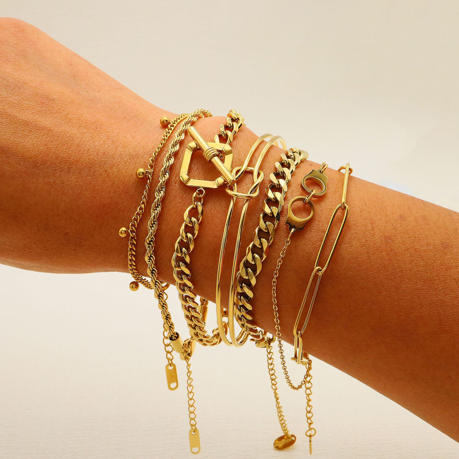 14g Weight PVD Coated Gold Plating Process 14K Gold, Real Gold Plated Plating Material 304 Stainless Steel Pendant Material PVD Coated 14K Gold Real Gold Plated Solid Color 304 Stainless Steel Fashion Waterproof Non Tarnish 304 Stainless Steel Bracelets
