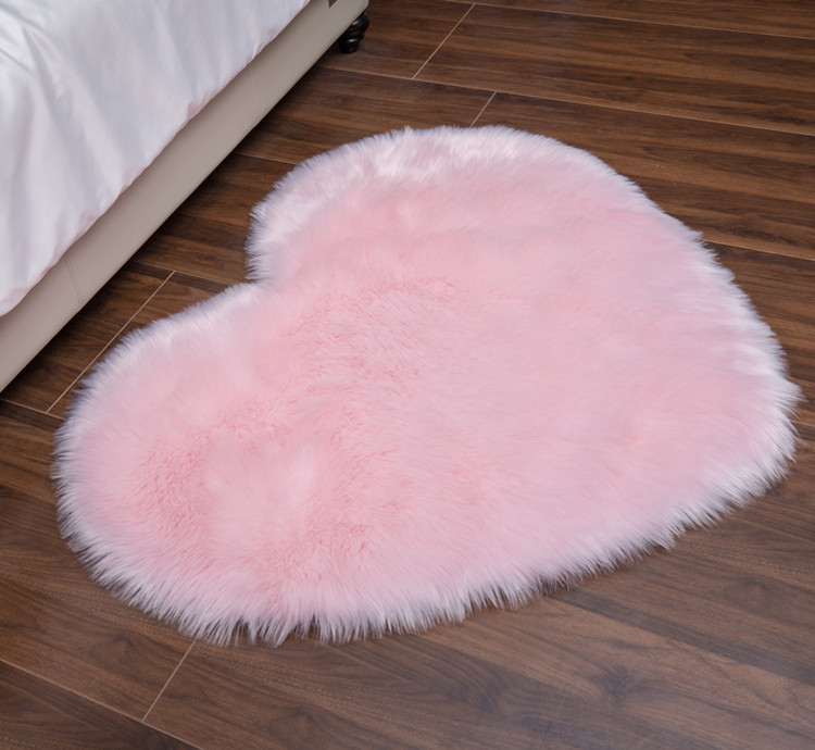 Pink Plush Heart-Shaped Carpet, Bedroom Bedside Floor Mat, Living Room Coffee Table Mat, Imitation Wool Decoration