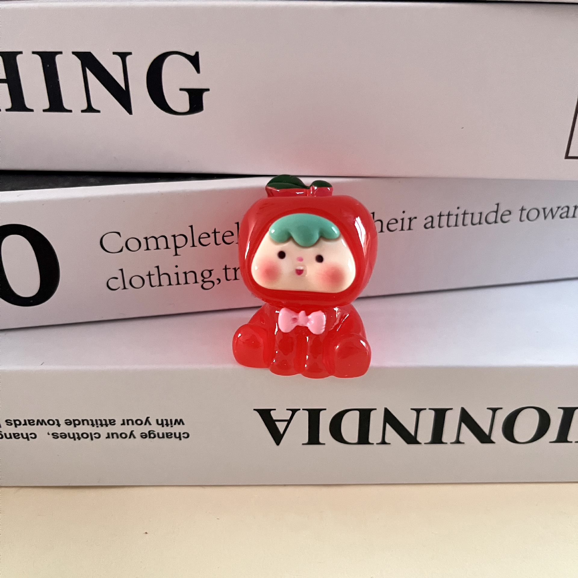 옻칠한 빛나는 사과