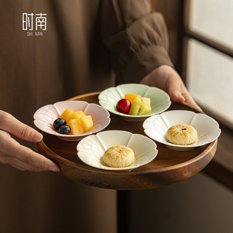 Chinese retro-style tea snack small plates, exquisite mini ceramic dessert plates, afternoon tea dessert plates Chinese retro-style tea snack small plates, exquisite mini ceramic dessert plates, afternoon tea dessert plates