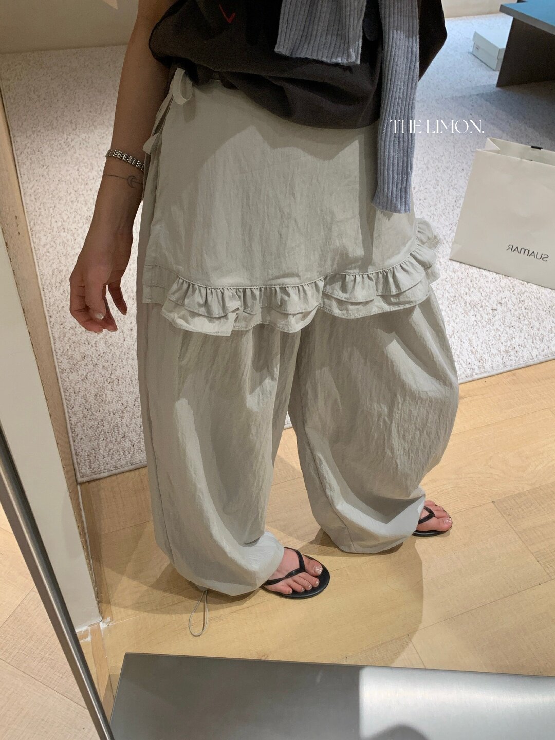 Quần culottes nữ ống rộng cạp cao, phối viền ren xếp tầng, dáng suông rộng, thanh lịch và thoải mái — màu đen, Xanh da trờicolor, màu trắng, Đá vôi chi tiết 37