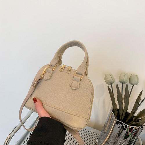 This year's popular women's  spring new fashion retro hand-held shell bag, casual shoulder bag, crossbody bag