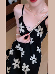 法式黑色碎花吊带连衣裙子女夏季2025新款气质海边度假巨好看长裙
