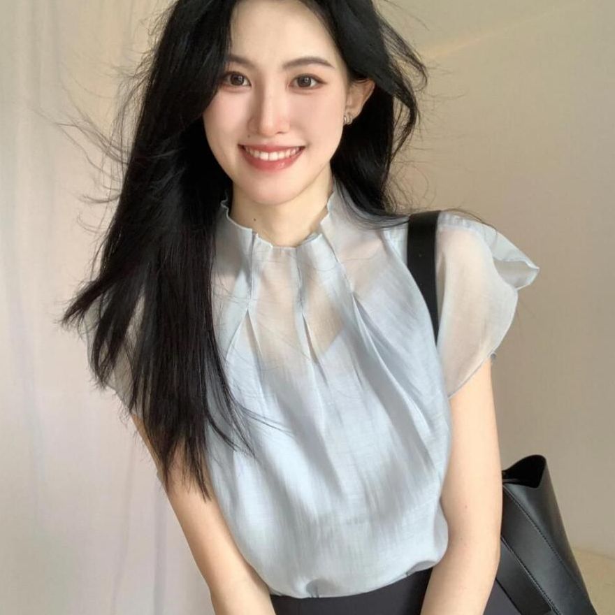 Áo hai dây phối bên trong màu xanh lam