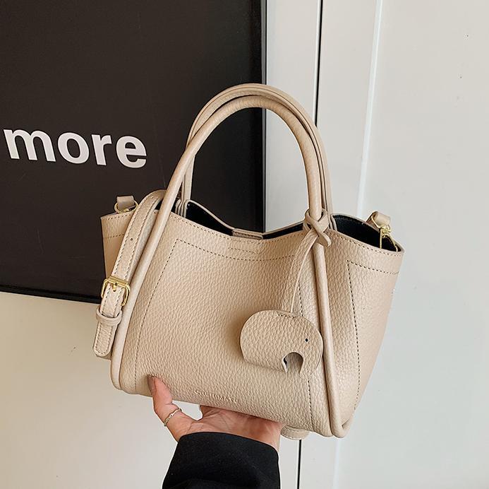 Tendencia transfronteriza de moda canasta de platos de mano 2025 nuevo nicho de alta sensación bolso de hombro bolso de cubo universal para mujeres