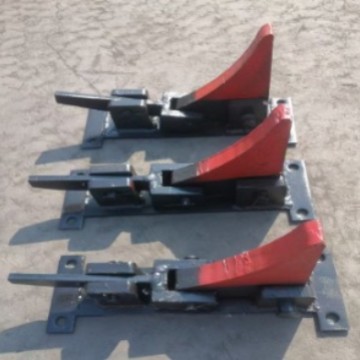 Dispositivo anti-deslizante de doble gancho para pozo inclinado para restablecer automáticamente el dispositivo anti-deslizante de la mina