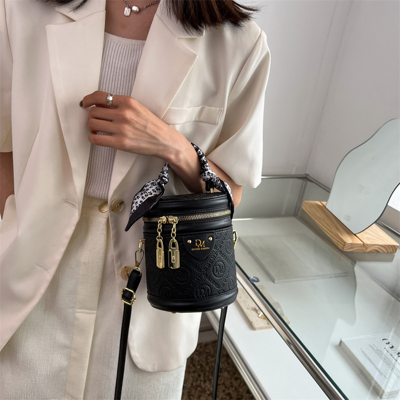 Módní stylová dámská kabelka, bucket bag, trendy a crossbody kabelka, nová jarní a letní 2024_voghion.com
