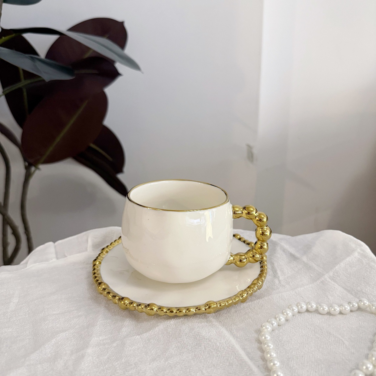 Ins estilo francés mano irregular cerámica taza de café plato mango de cuentas amor plato de té de la tarde taza transfronteriza
