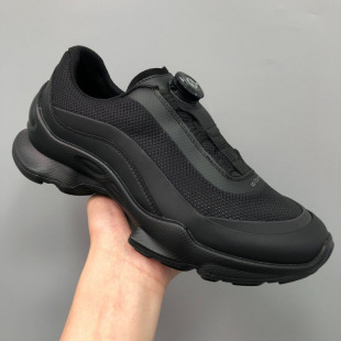 ��Ь�ļ��¿����D�ۑ��˺�ɫ���eЬ��������׾W��͸���\��Ь��
