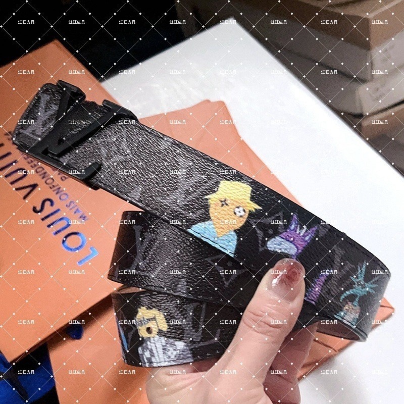 新款时尚男士商务休闲百搭字母涂鸦平滑扣腰带牛仔裤潮流网红|undefined