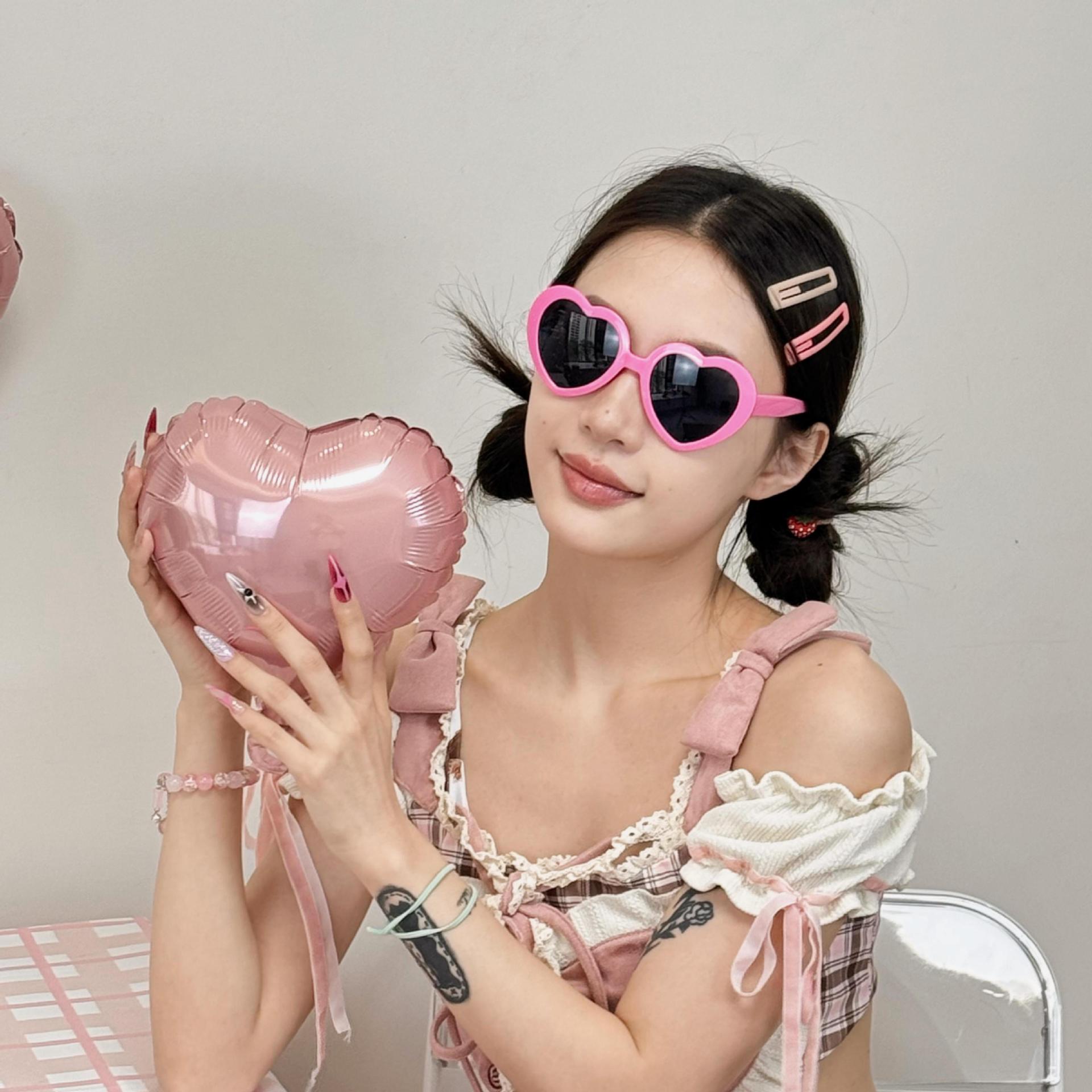 Gafas de Sol para Fiesta con Forma de Corazón 14.3x6 cm de Plástico y AC, Decorativo, para Fiestas y Moda