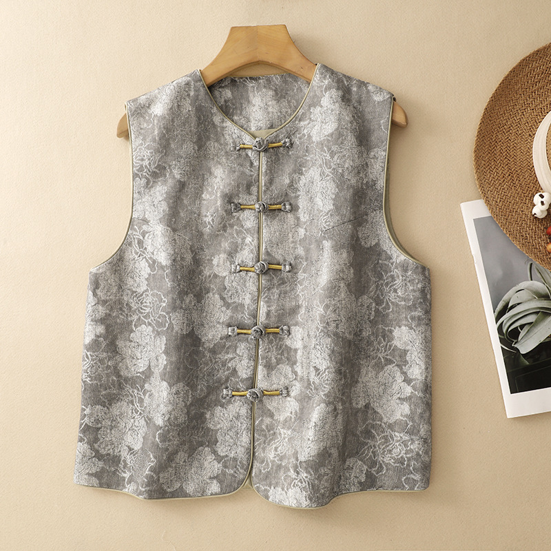 Retro fashionable short autumn vest with a round collar sleevless