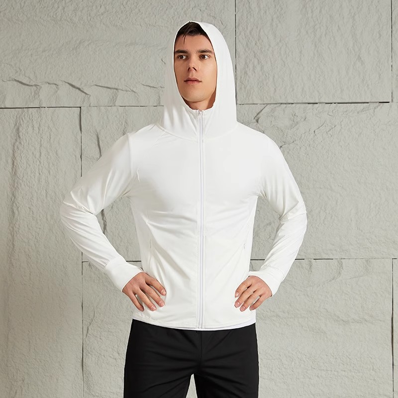 Enriquecer y aumentar la ropa de protección solar masculina Youjia con el mismo verano ultra delgado ventilador anti-UV seda de hielo ventilador ropa de protección solar