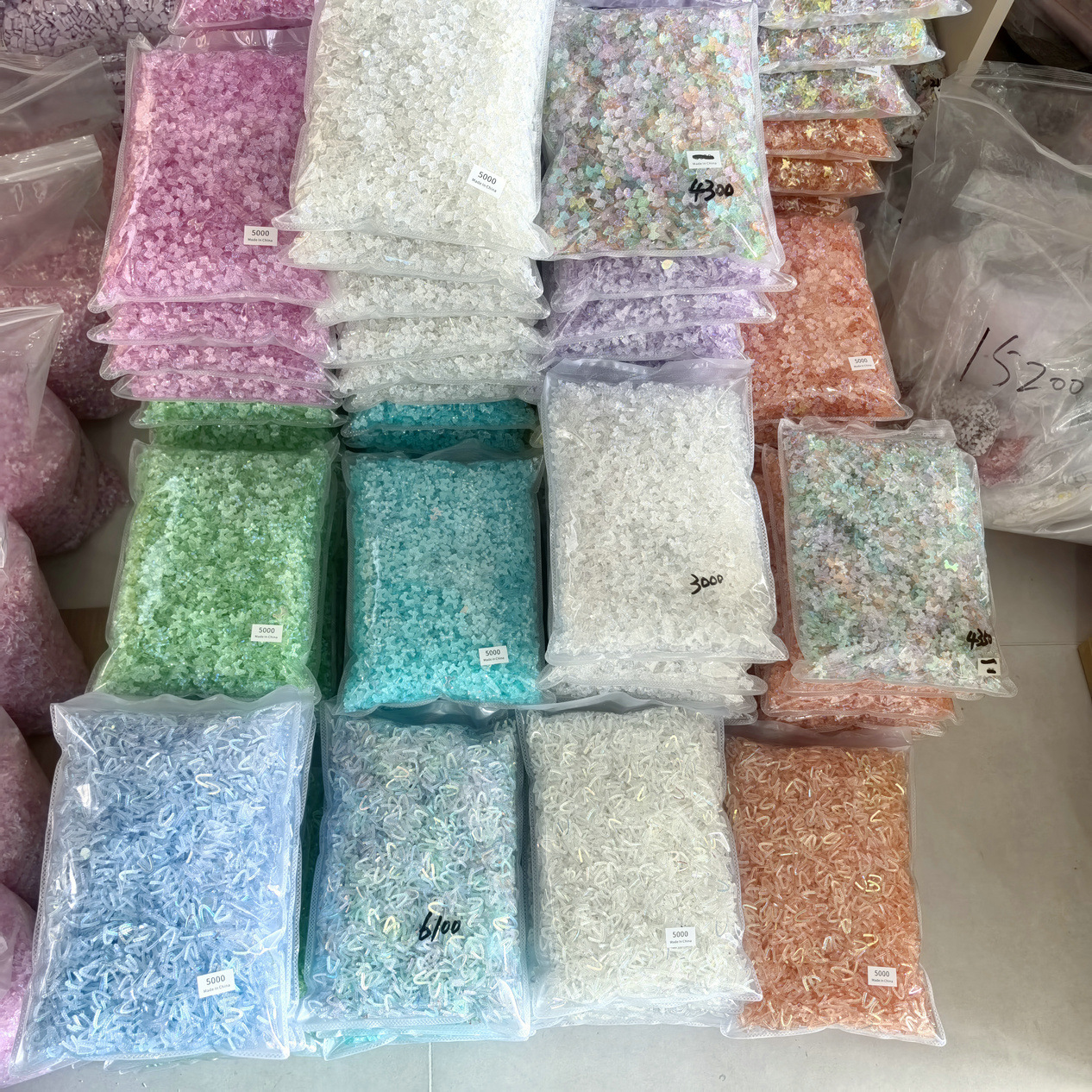 蝴蝶结飘带美甲饰品批发创意设计产业园区设计师设计元素原材料0