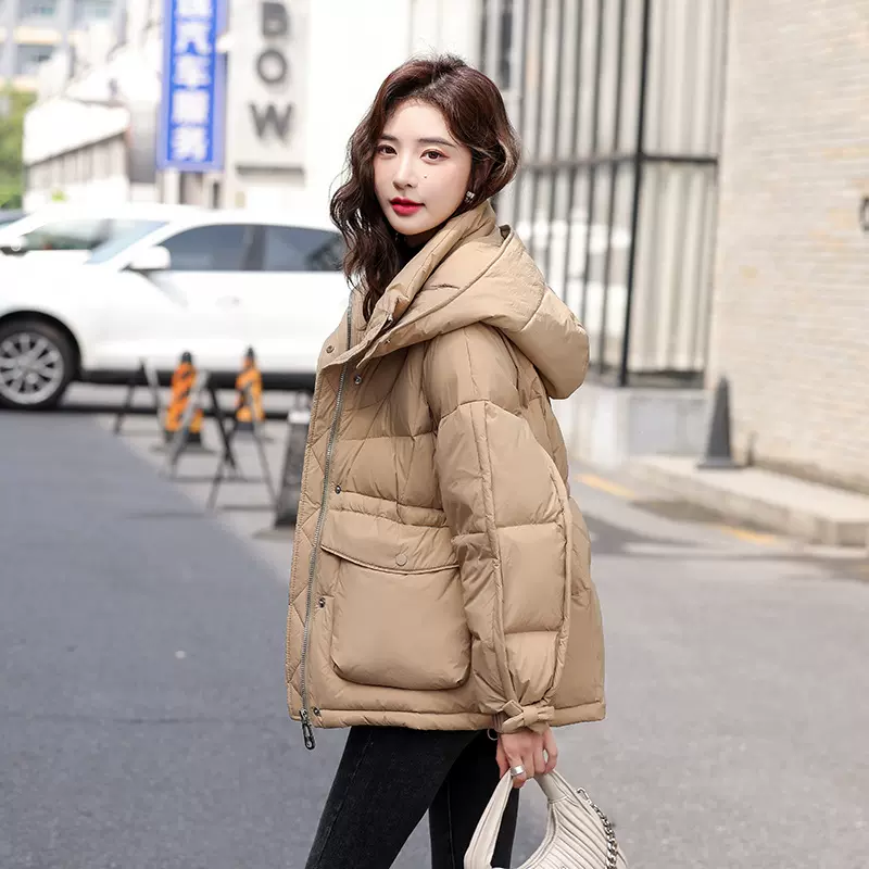 卡其色羽绒服女短款日韩风2024新款冬季设计感小众白鸭绒收腰外套