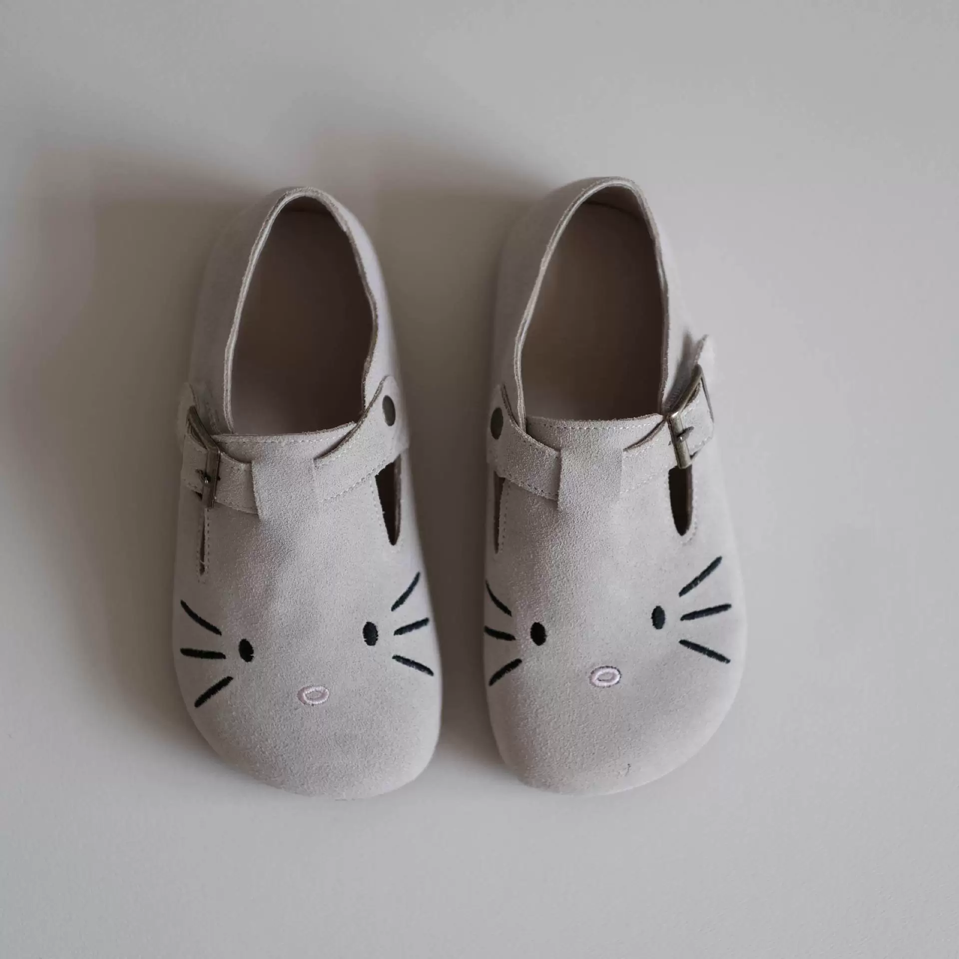 Littlesummer 25 лет говяжий флоат матовый мягкий фон липучка кошка девушка вышитая ботинки Buckenn