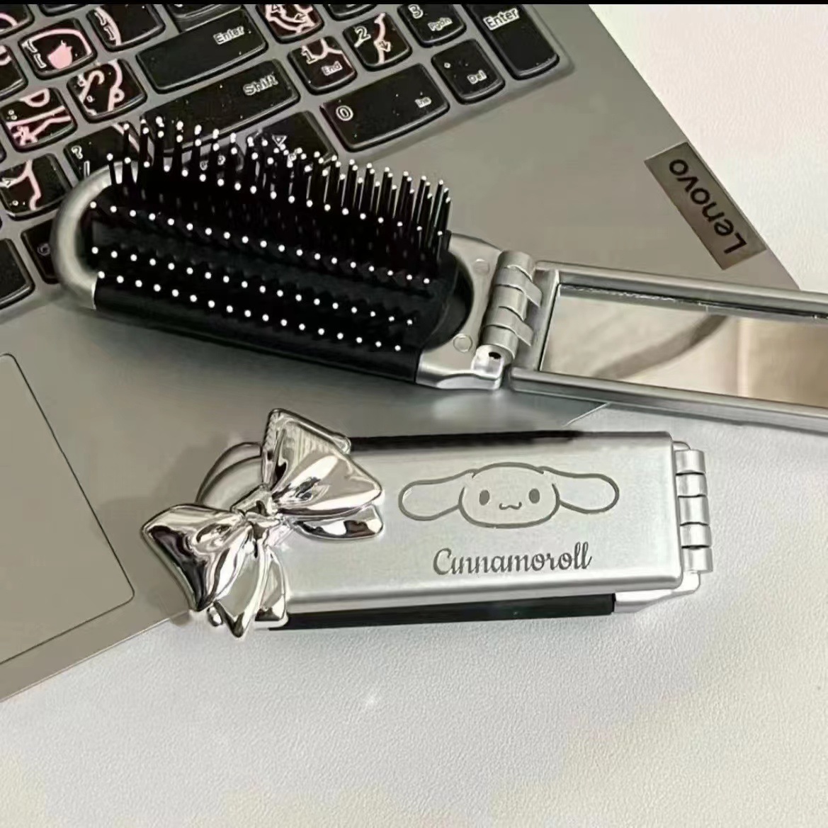 Nueva lindo Sanrio plegable perro Pacha Hello Kitty estudiante portátil espejo cosmético cojín de aire peine