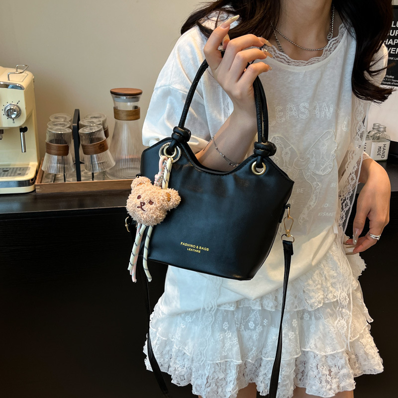 高级感烫金复古包包女2025夏季流行百搭质感手拎包单肩斜挎水桶包