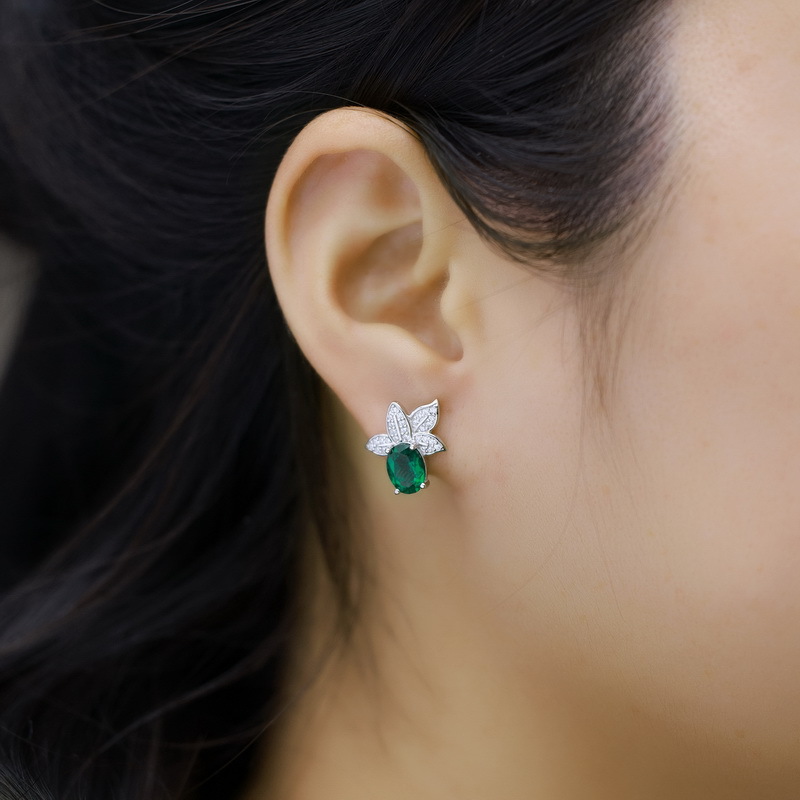 Pendientes asimétricos de personalidad de lujo ligero transfronterizo europeo y americano S925 con incrustaciones de plata para cultivar aretes largos de color esmeralda personalizados