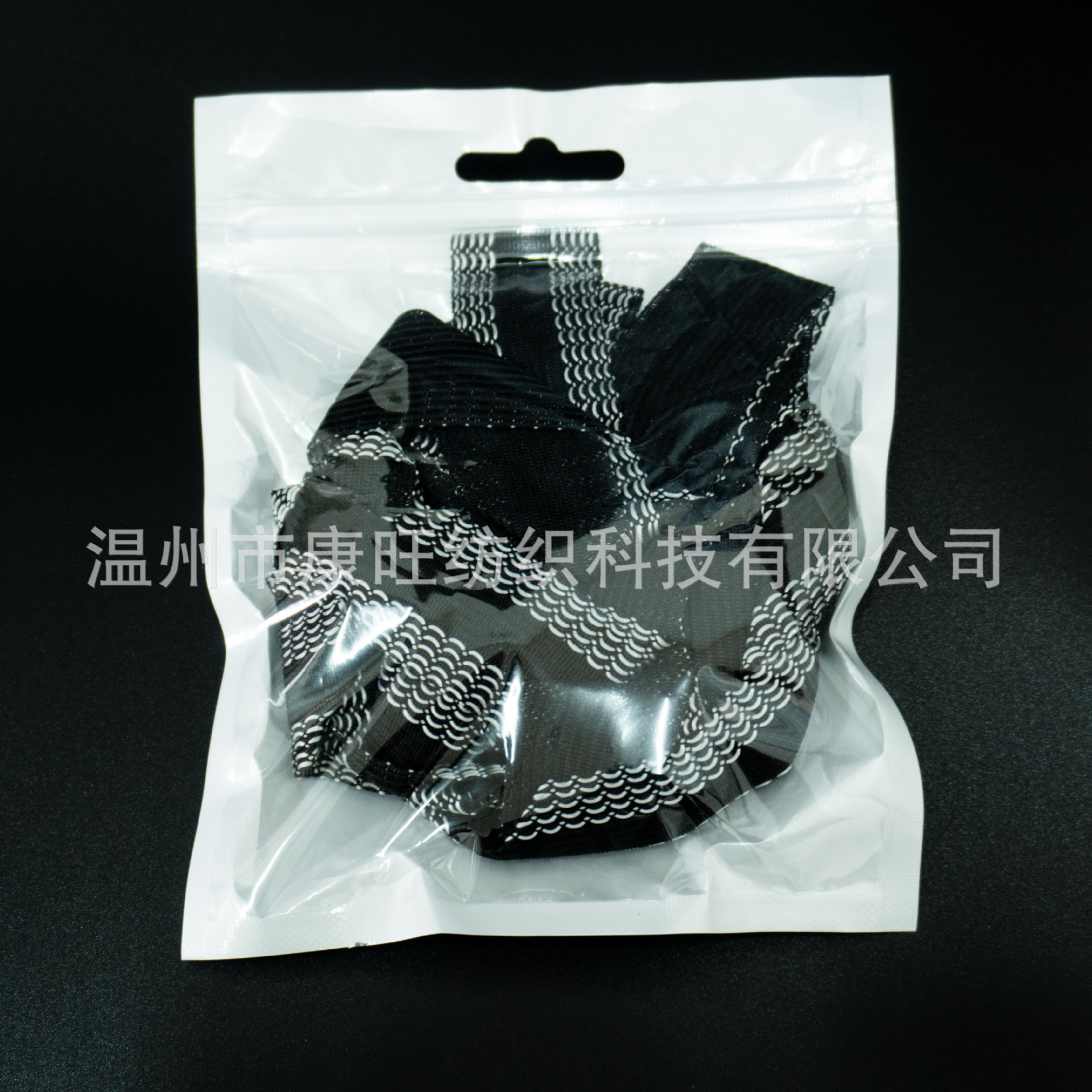 Los pantalones de la fábrica de Wenzhou se pegan en la boca del pantalón se acortan