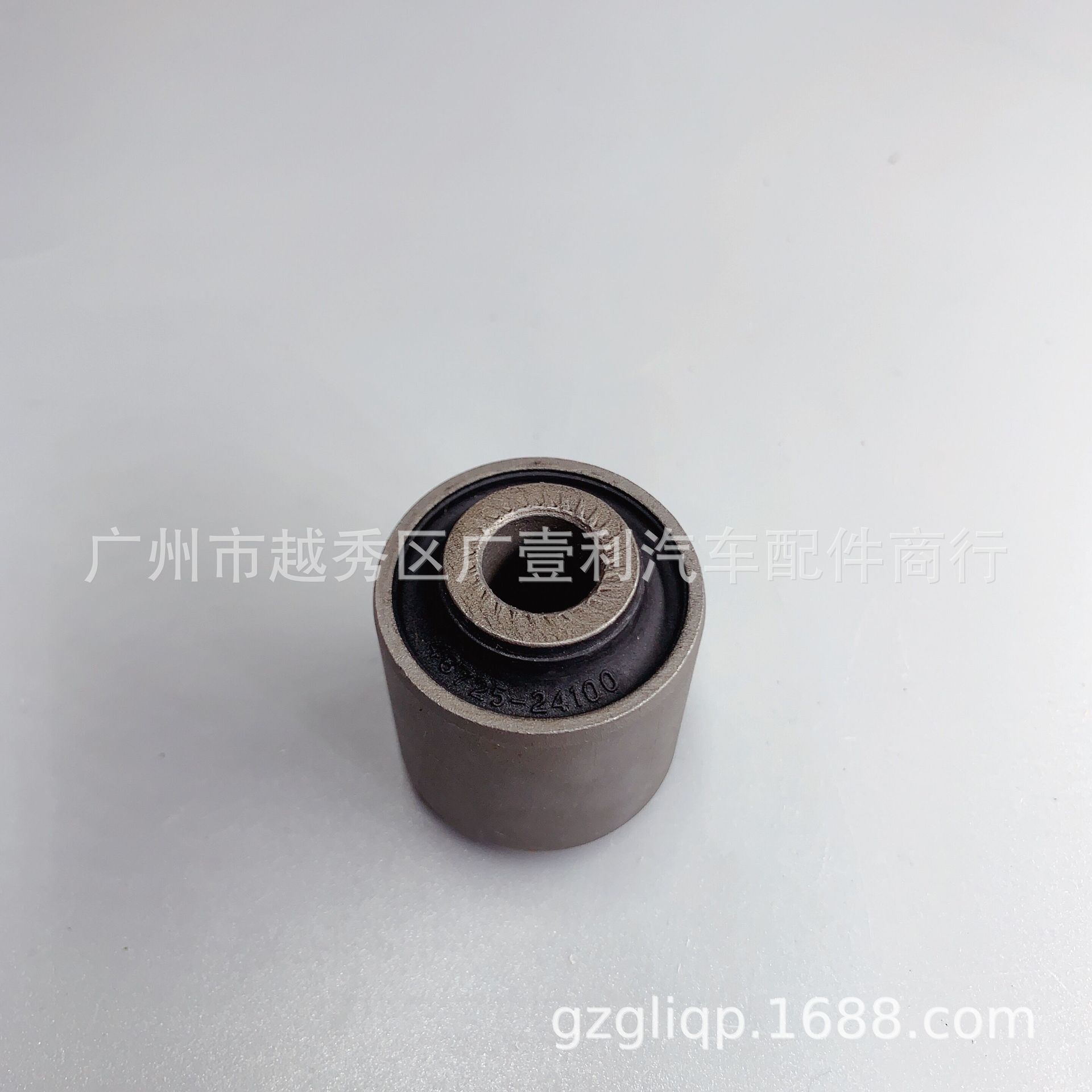 Suitable for 48725-24100 48726-0n010 48725-30190 RAV4 rear pull rod rubber sleeve