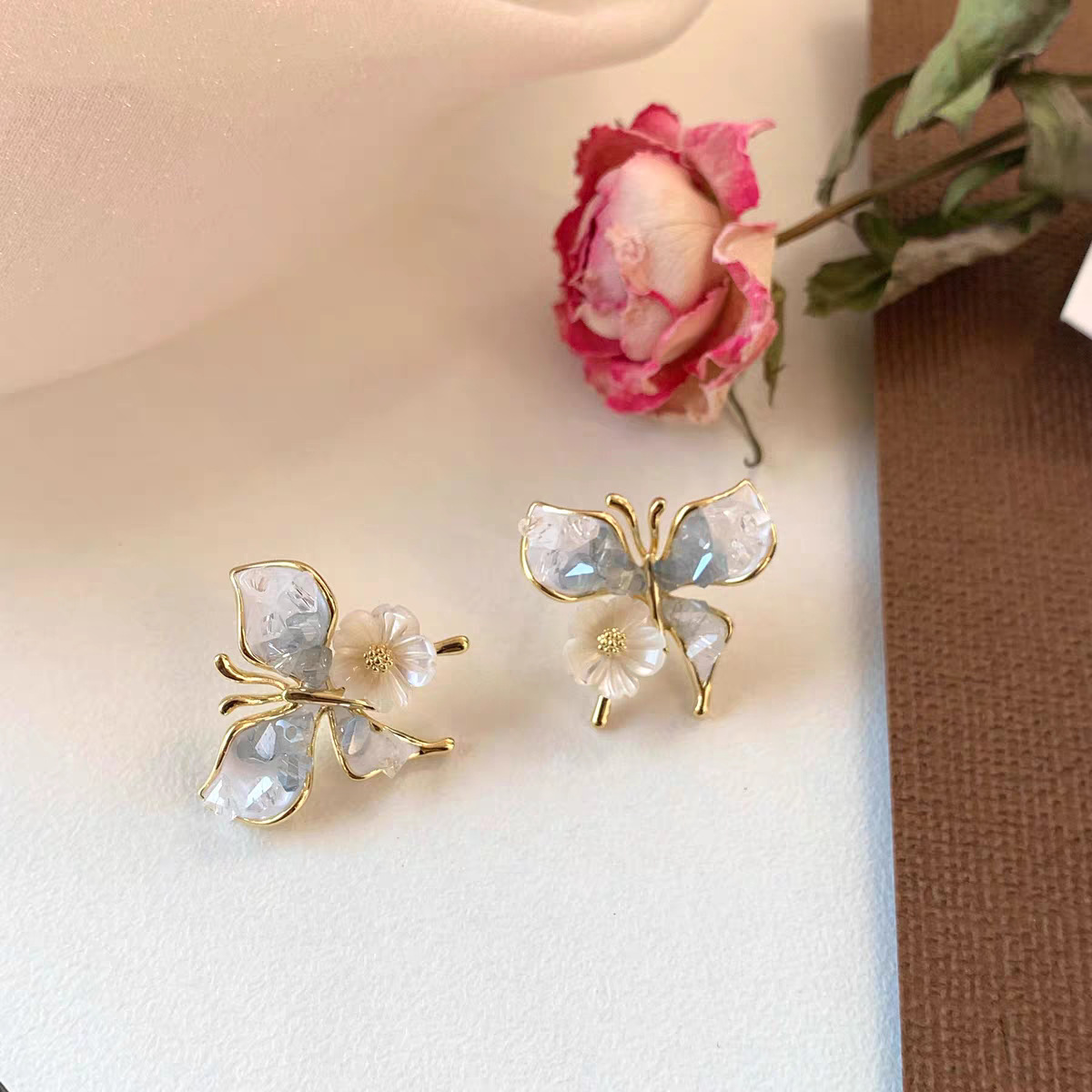 Pendientes de circón súper flash de alta calidad con aguja de plata 925 Pendientes de estilo explosivo de temperamento exquisito de lujo ligero femenino Pendientes de primavera y verano al por mayor