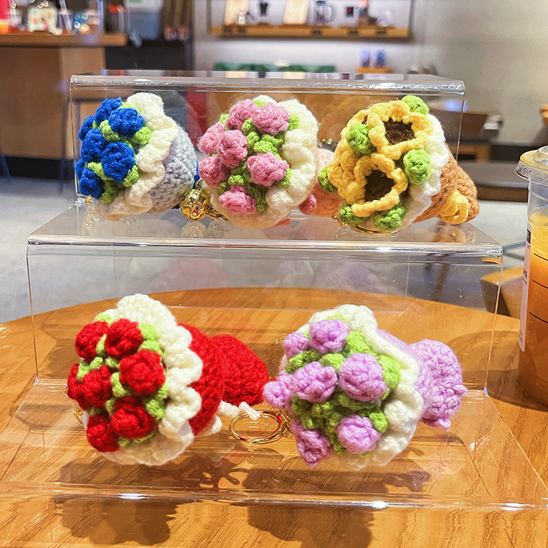オリジナルの毛糸のかぎ針編みの花のキーホルダーは赤いバラのかわいいヒマワリの学生のカバンのペンダントの贈り物を模倣します。|undefined