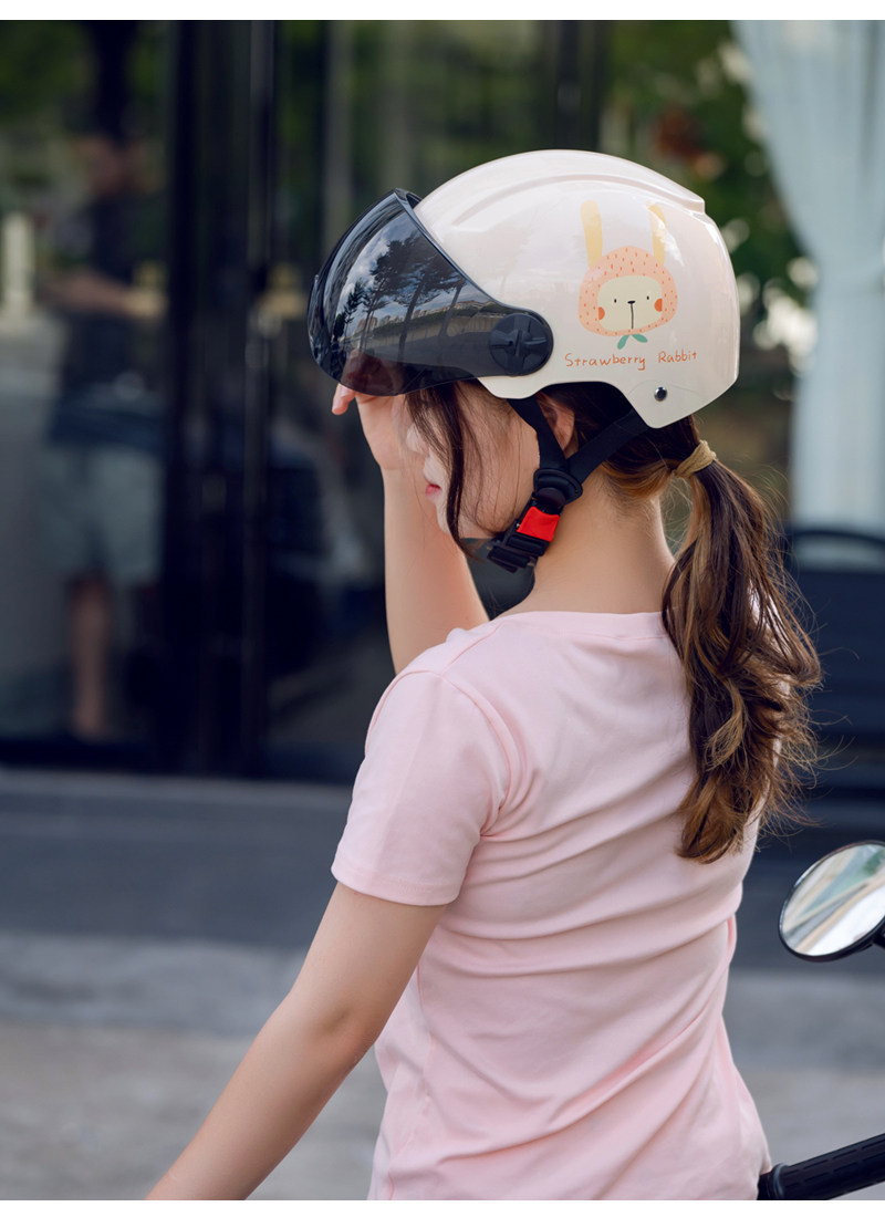 New National Standard 3C Certified Electric Vehicle Helmet, Cute Female Model Electric Vehicle Safety Helmet, Universal Motorcycle Half Helmet for All Seasons