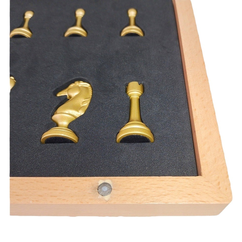 Venta directa de fábrica de madera maciza traje de ajedrez tablero de ajedrez plegable de madera caja de ajedrez de alta calidad regalo piezas de ajedrez de metal