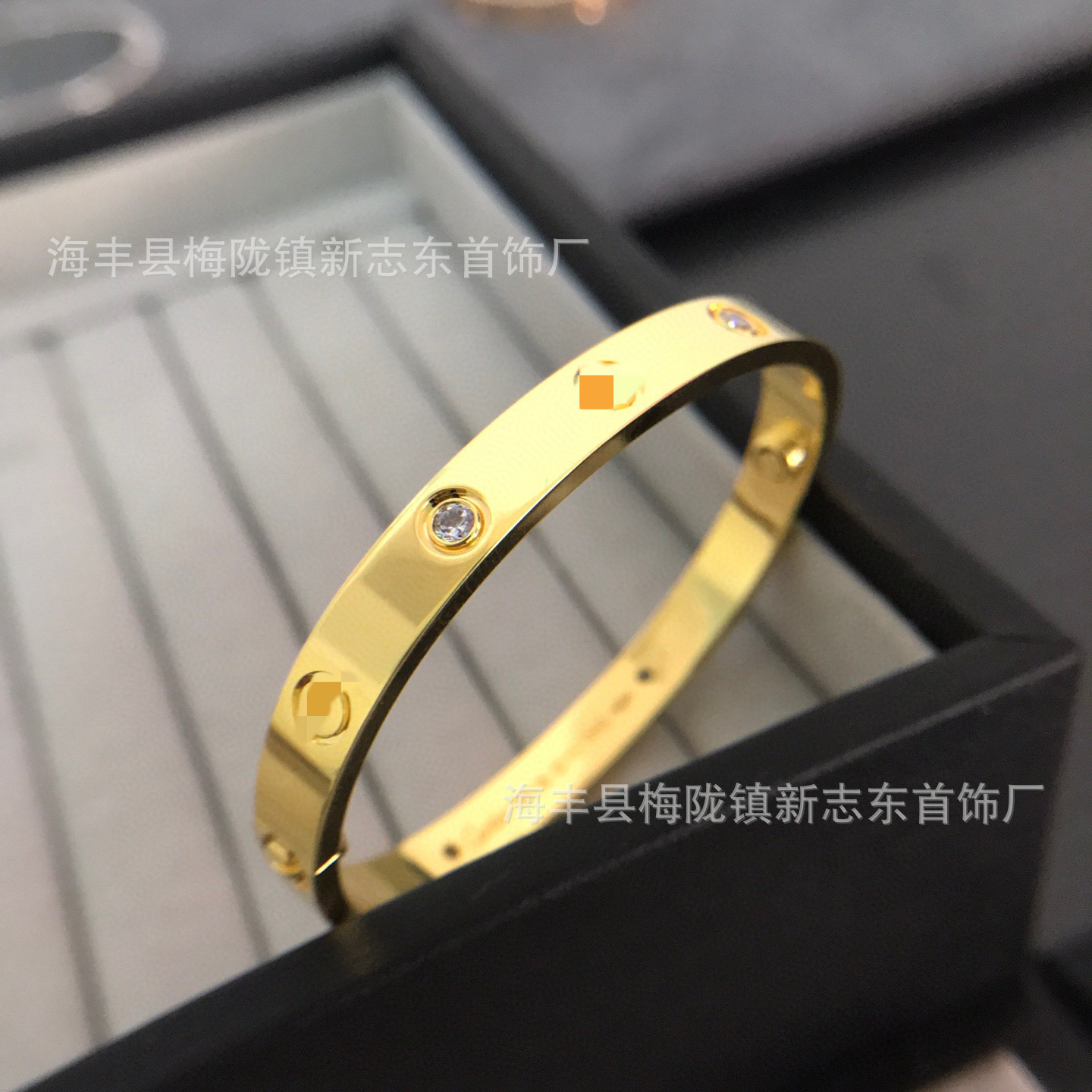 Gold-wide version-Four diamonds