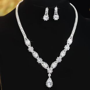 Yiwu Bridal Accessories Niche Elegant Zircon Rhinestone Claw Chain Necklace Earrings Specialized for Girls Jewelry Set Wholesale
