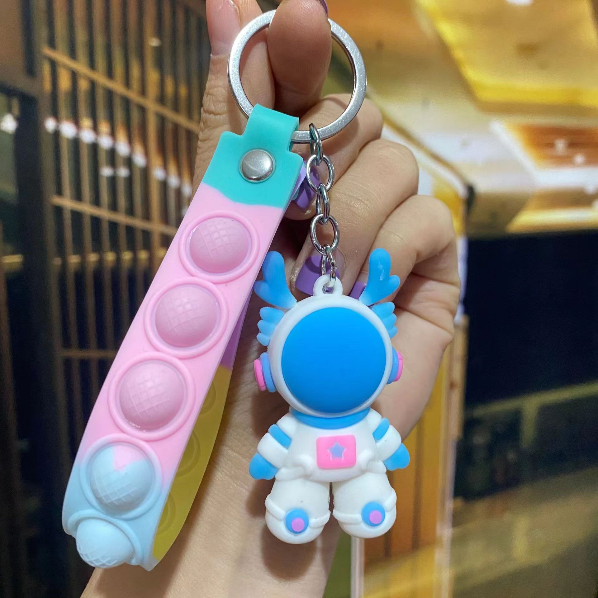 Caricatura violenta oso colgante llavero de PVC colgante llave de goma blanda juegos de videojuegos de muñeca ciudad pequeño regalo pequeño regalo